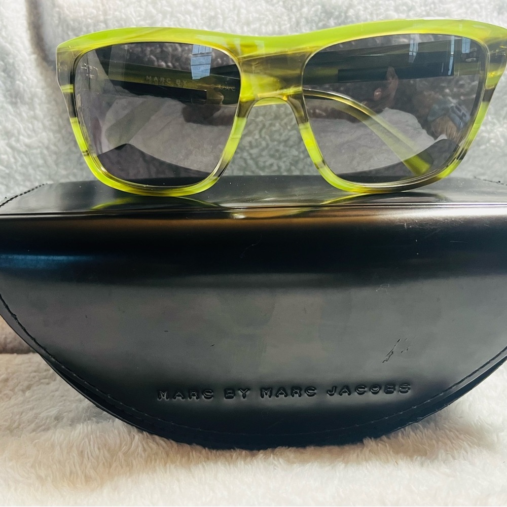Marc by Marc Jacob’s  Sunglasses - Picture 3 of 8